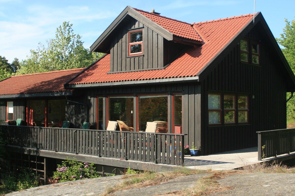 非常适合儿童入住的Kragerø小木屋，位于Skåtøy