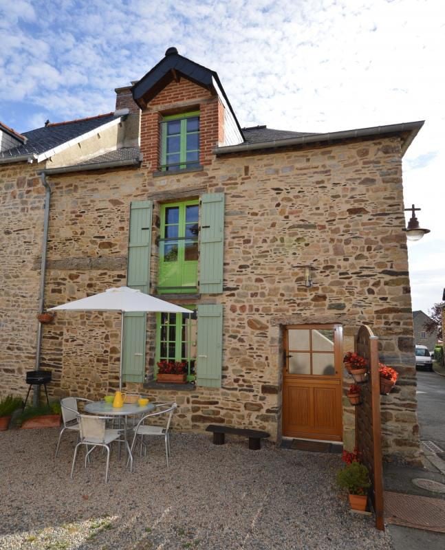 Gîte de bourg. Linge de lit et de toilette inclus