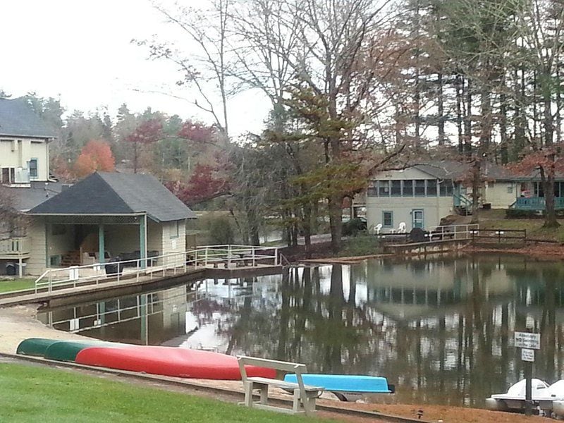 LAKE FRONT Comfort !
Canoe Firepit Hike fish relax