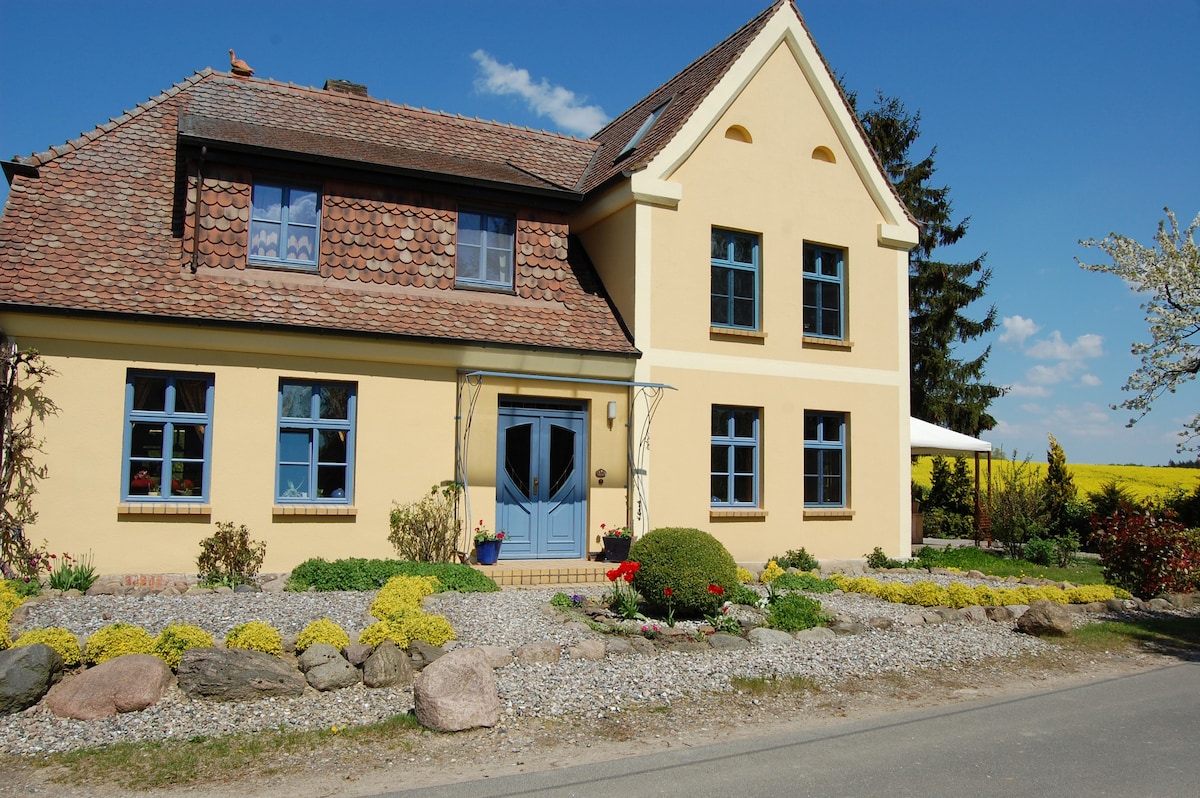 Spukwiese - Ferienwohnung 84qm/4 P. großer Garten