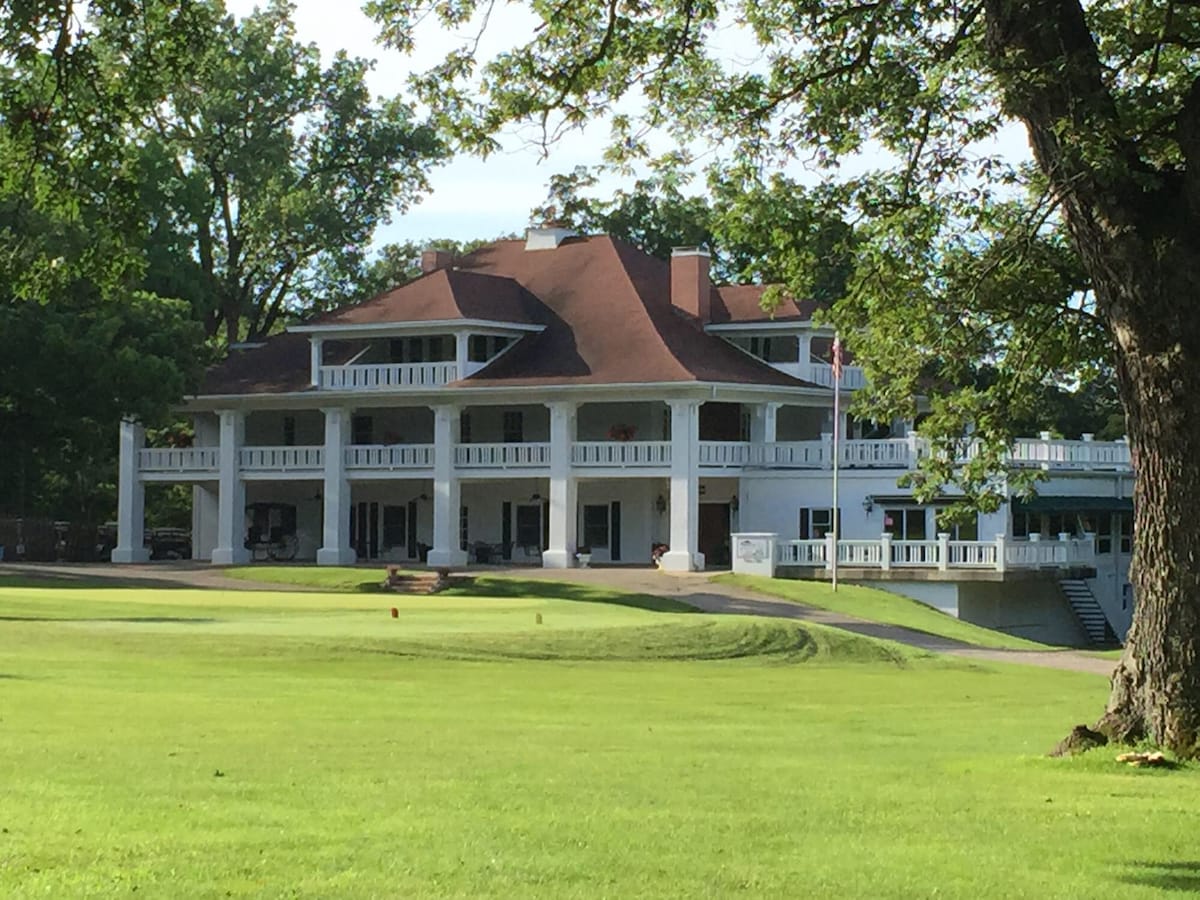 The B&B Suites at Chapel Hill Event Center No.4