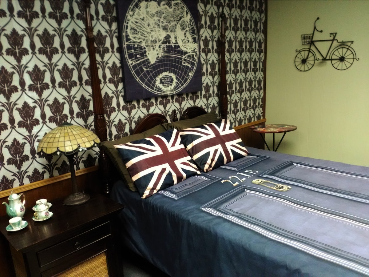 福尔摩斯福尔摩斯客房趣味主题和舒适的床