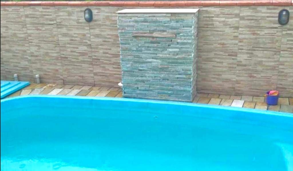 Pontal PR安全公寓中的泳池别墅