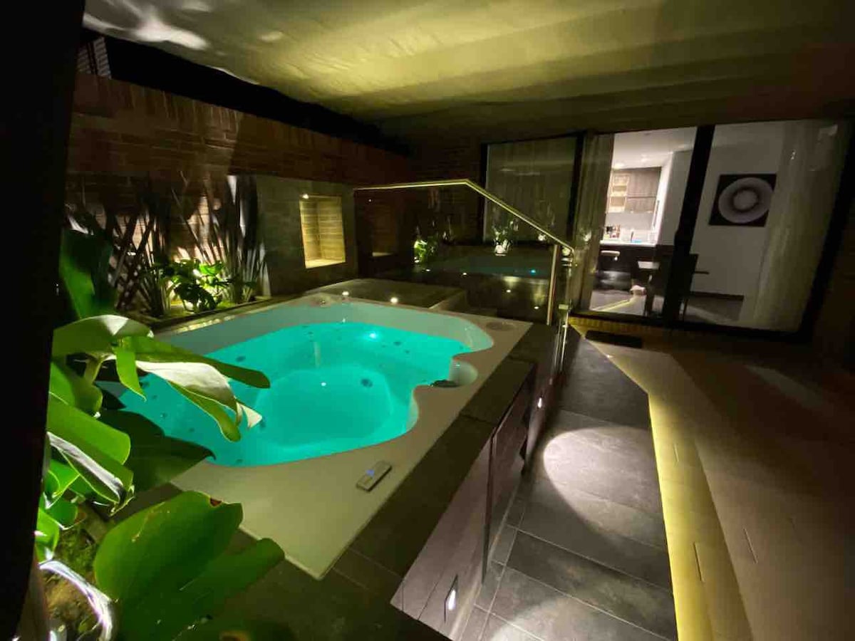 令人惊叹的公寓+独立露台上的按摩浴缸水疗
