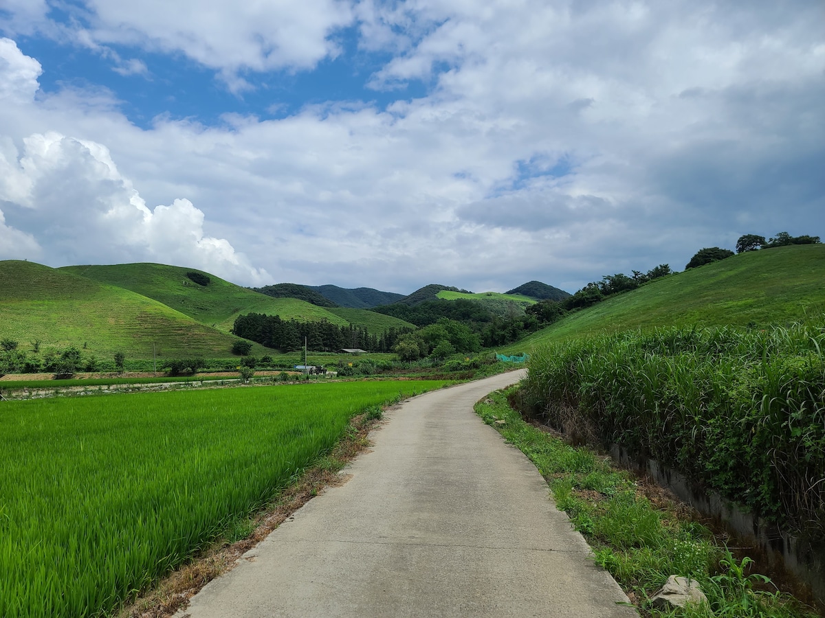 周围的风景如阿尔卑斯山，是一个安静而风景优美的住宿。
靠近第二栋房子2号拍摄地点~