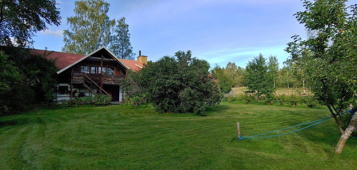 位于韦尔姆兰（ Värmland ）美丽环境的漂亮公寓