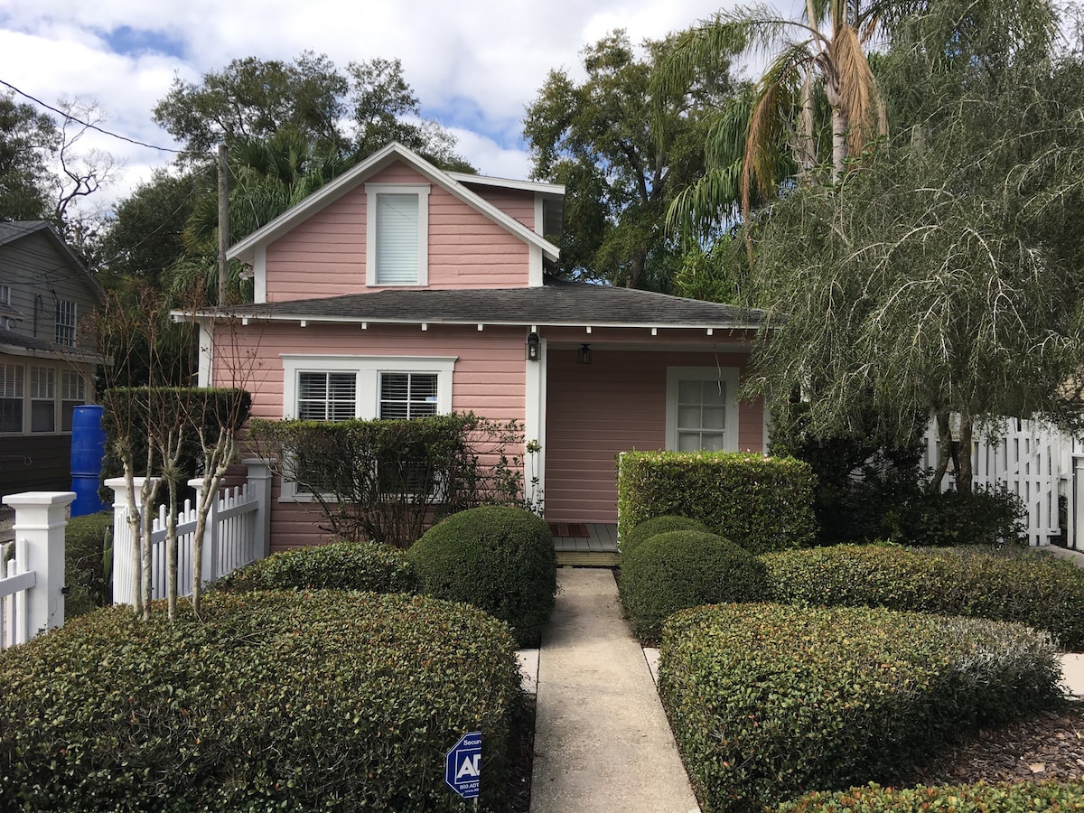 The Veranda - Pink Cottage