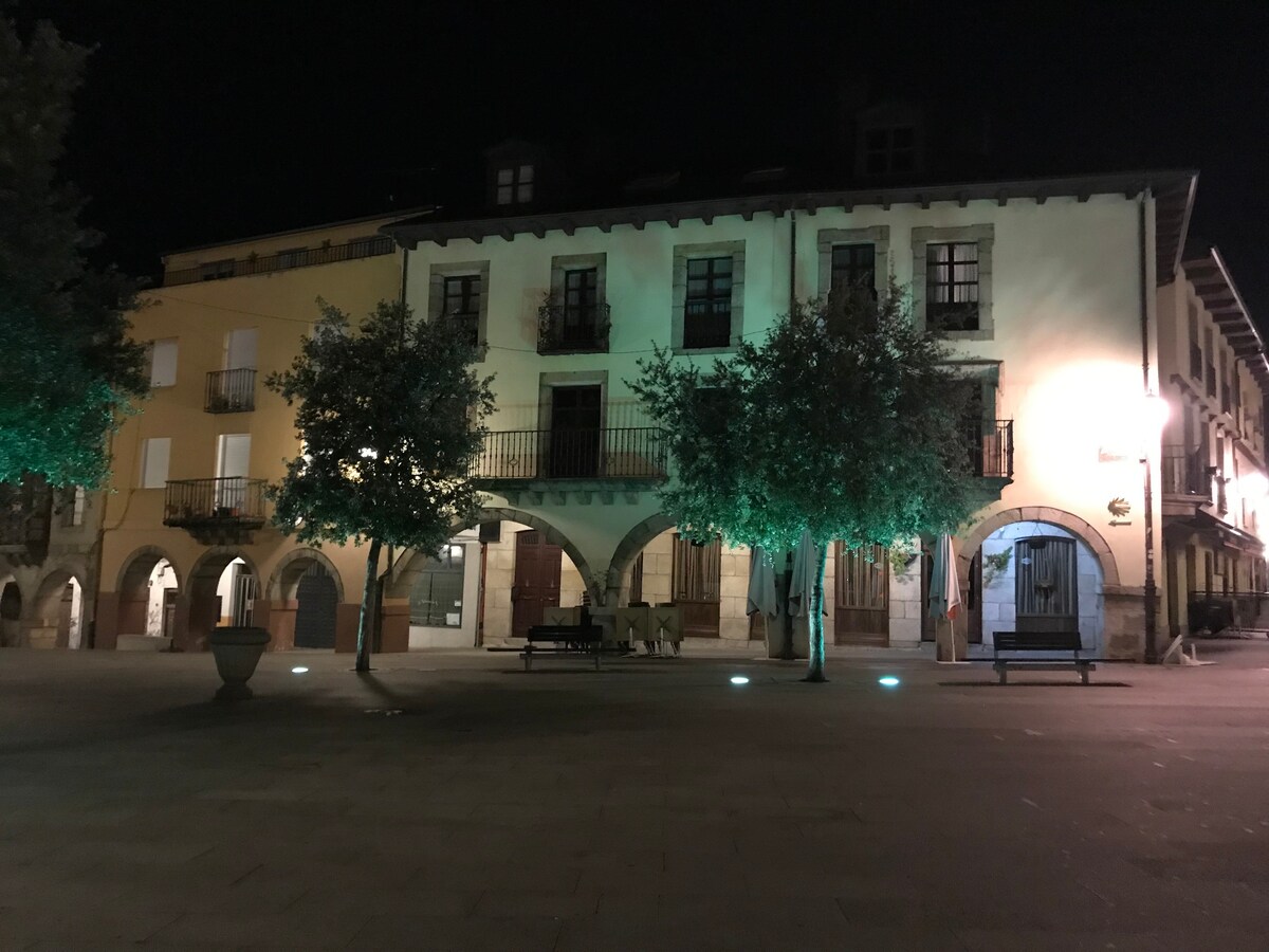 Plaza Virgen de la Encina 1