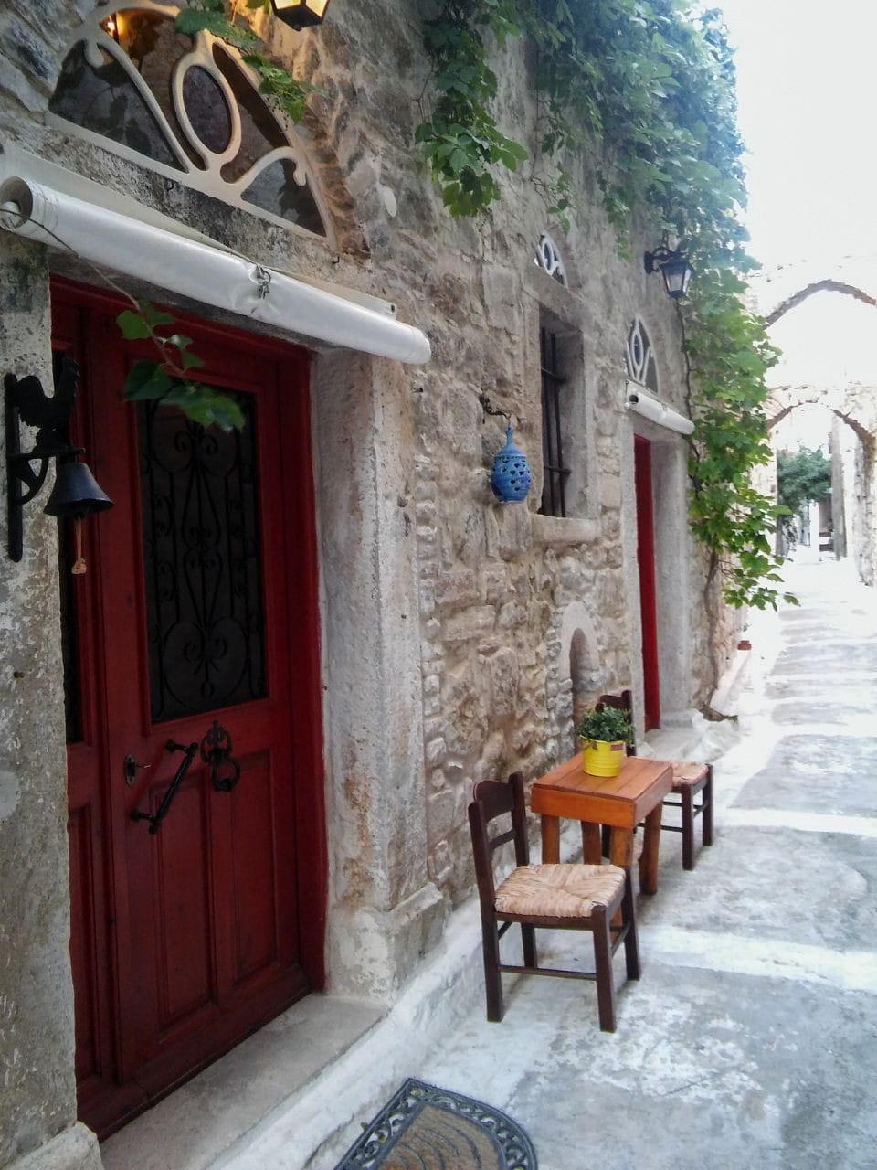 Δίπατο θολωτό σπίτι-Two storey house with domes