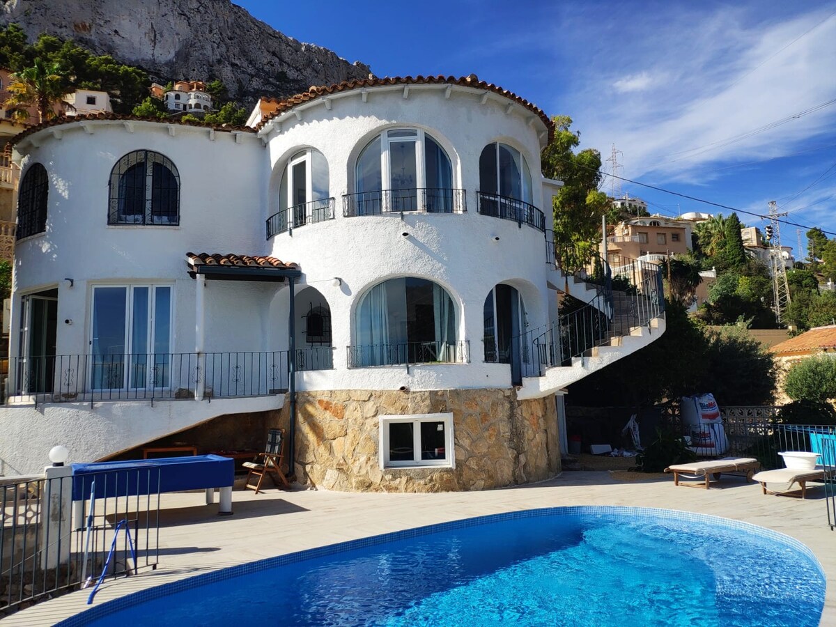 Beachstyle apartement upstairs in villa,4p,pool