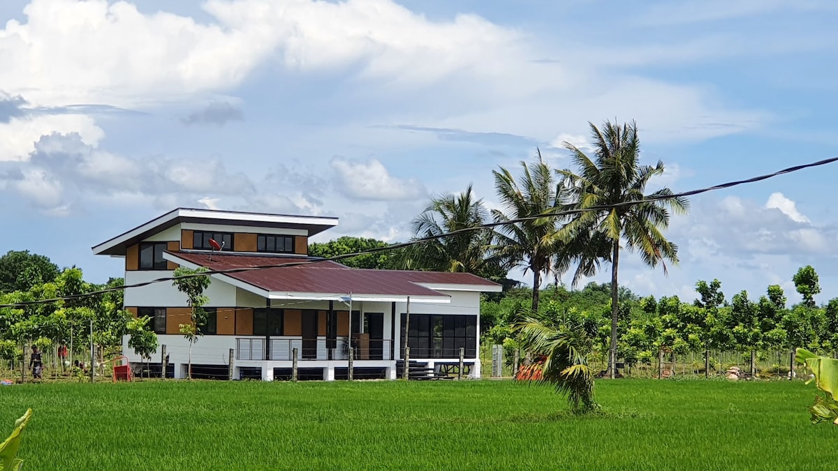 Lazaro别墅@ TreeView Farm Stays ，一个家庭度假胜地