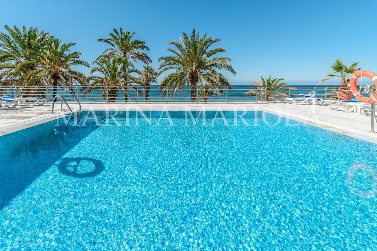 Marina Mariola Marbella、海景和山景套房