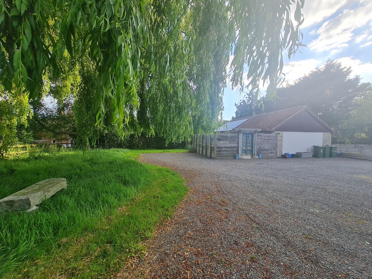 Peaceful Dog Friendly Cottage in 3 Acres