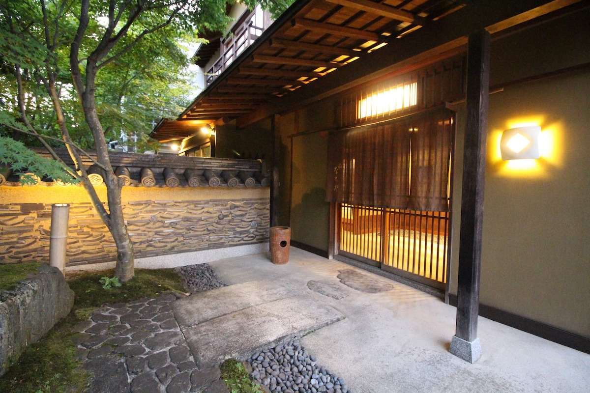 京都传统套房（ 143平方米）金阁寺（ Kinkakuji ）附近的宁静舒适