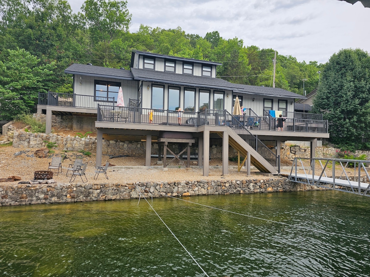 Lake house with beautiful views in private cove