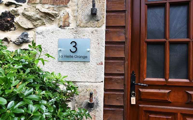 A spacious 3 bedroom cottage in a converted barn with heated pool, near St Malo, Dinan, Mont St Michel and fab beaches!
