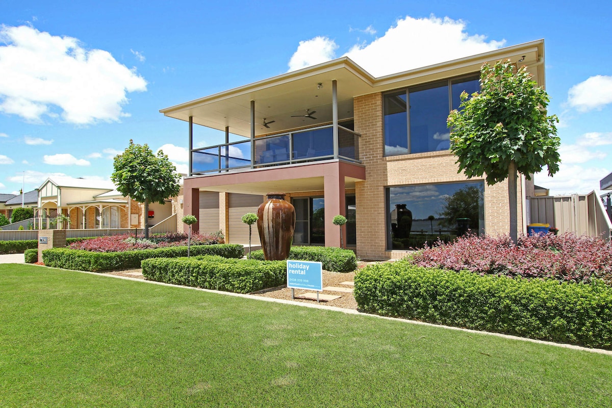 The Grand Holiday House Yarrawonga