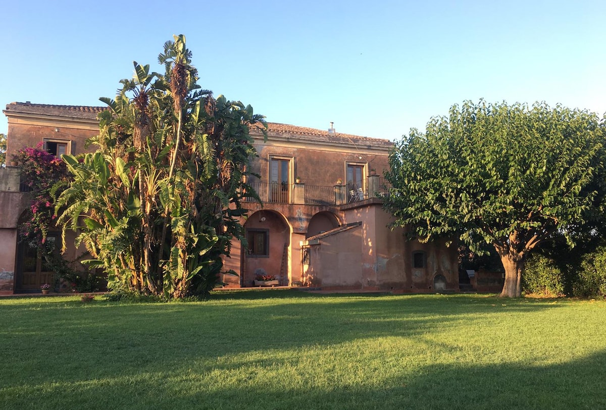 Villa dei Limoni ，位于大海和山之间