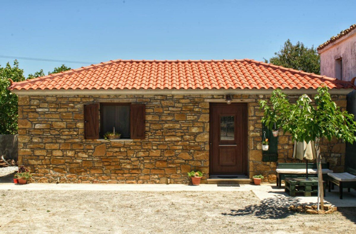 Keros附近的传统石屋