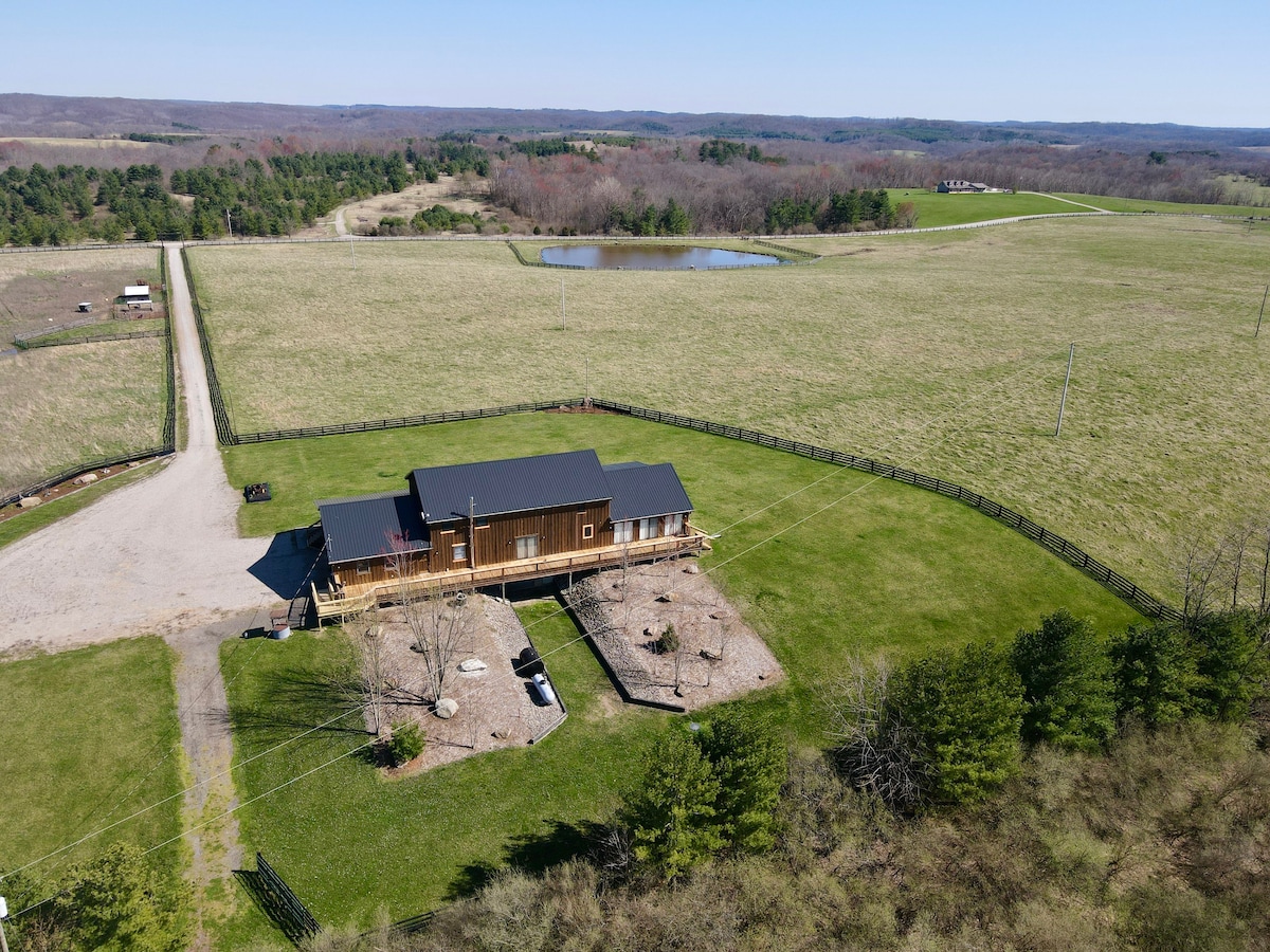 Lodge on 100 Secluded Acres in Hocking Hills