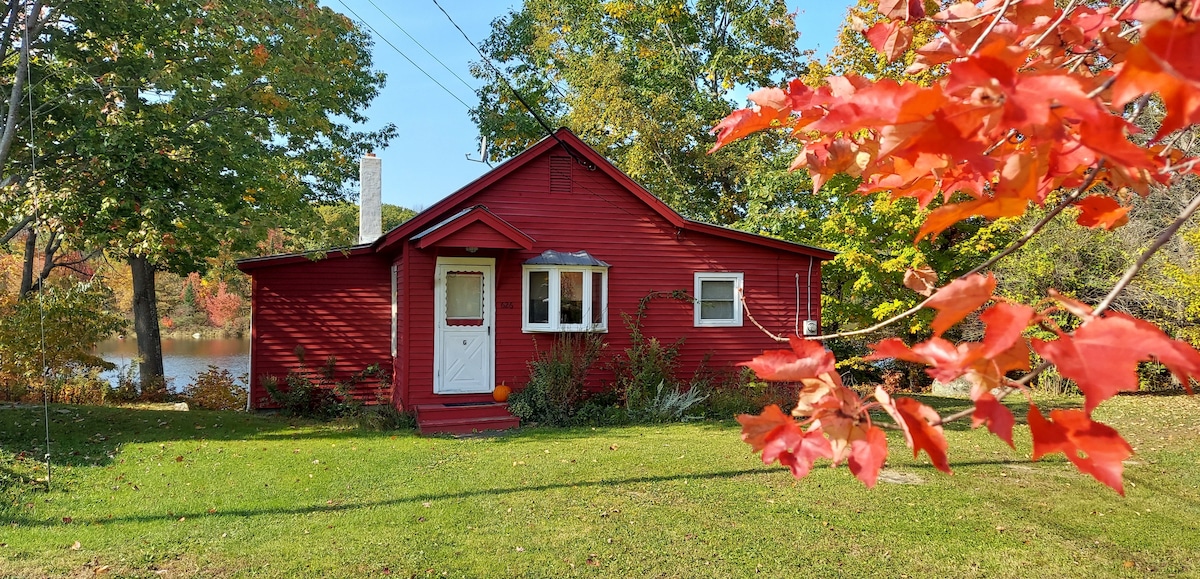 缅因州Sebec Lake的温馨全季小屋