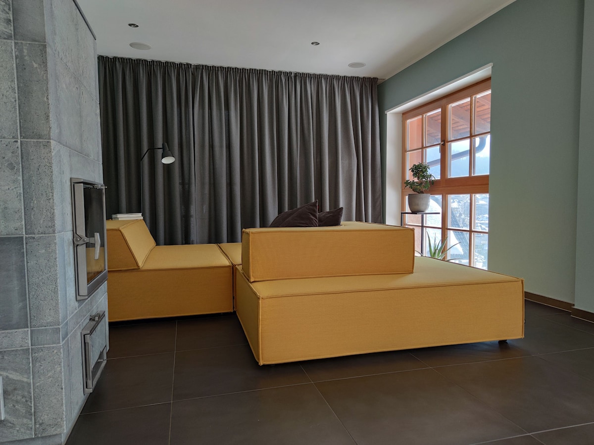 Modern apartment with balcony in Ortisei