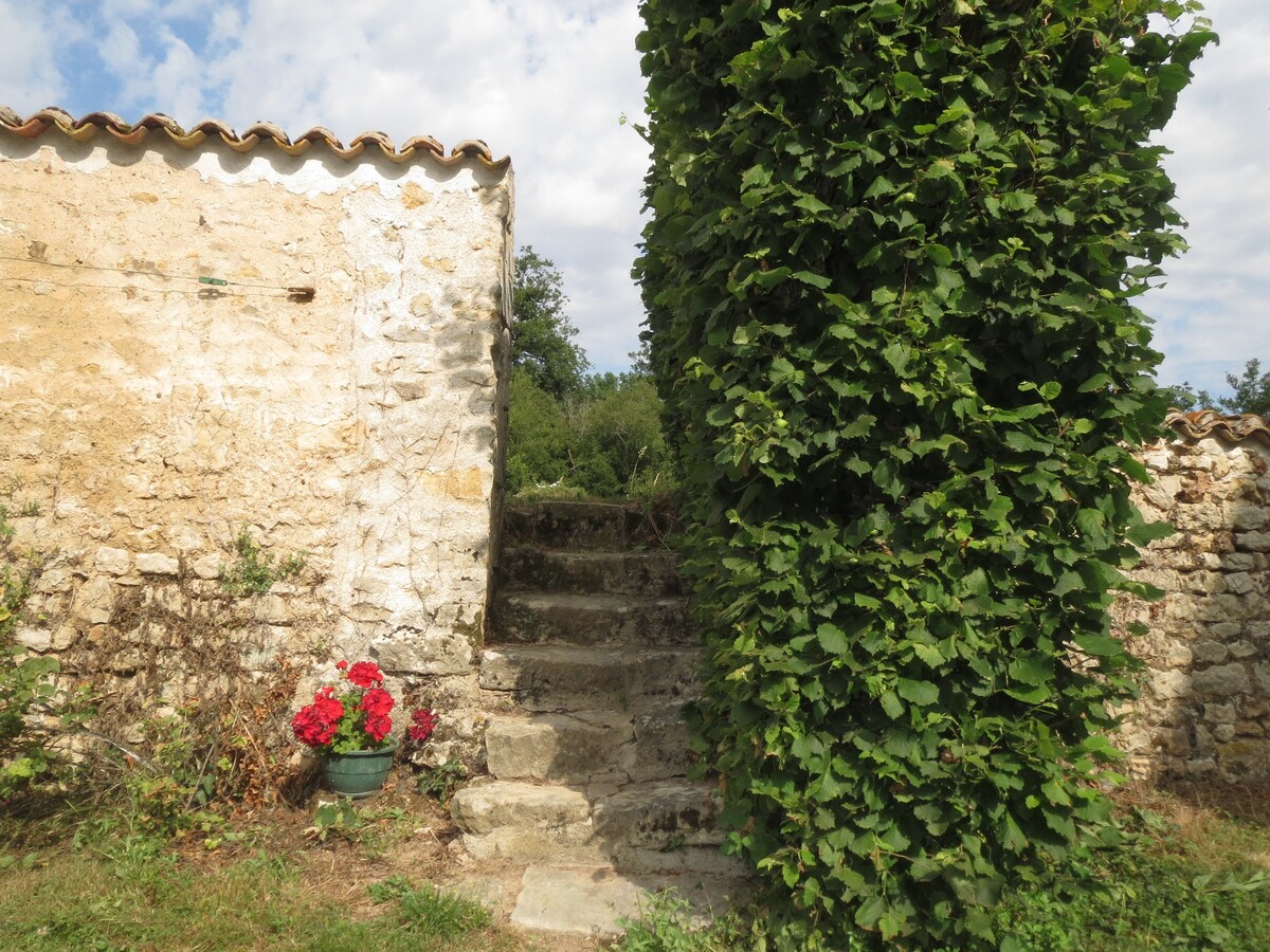 APPARTEMENT DANS ANCIEN MOULIN SANS VIS A VIS