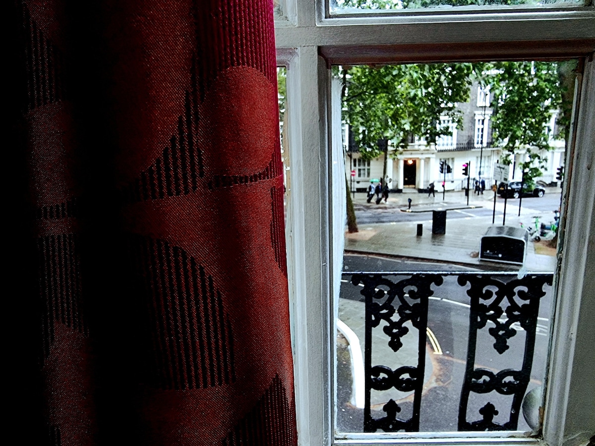 伦敦市中心的双人房，可欣赏阳台景观