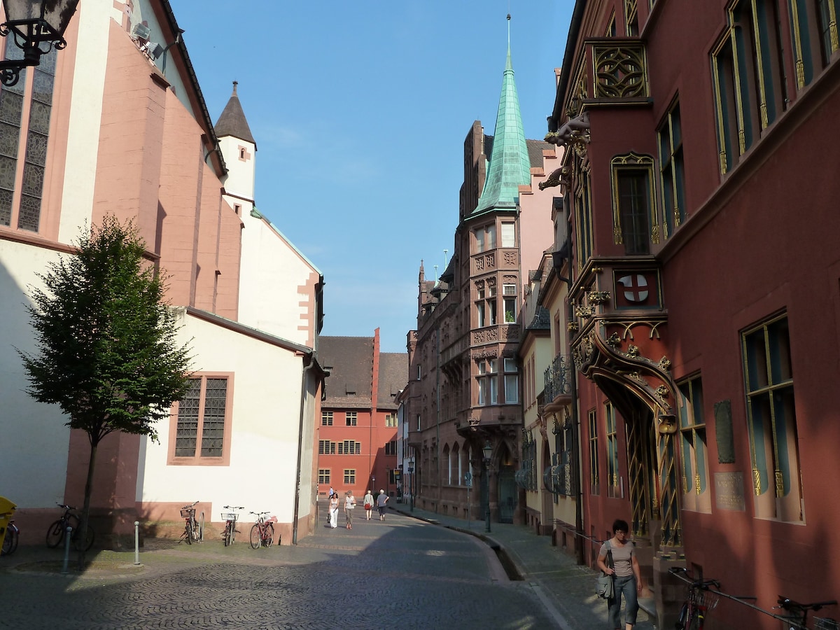 Old Town Feel at Town Hall Square