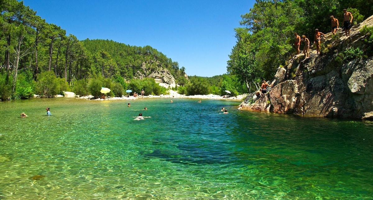 Villa et ses piscines naturelles