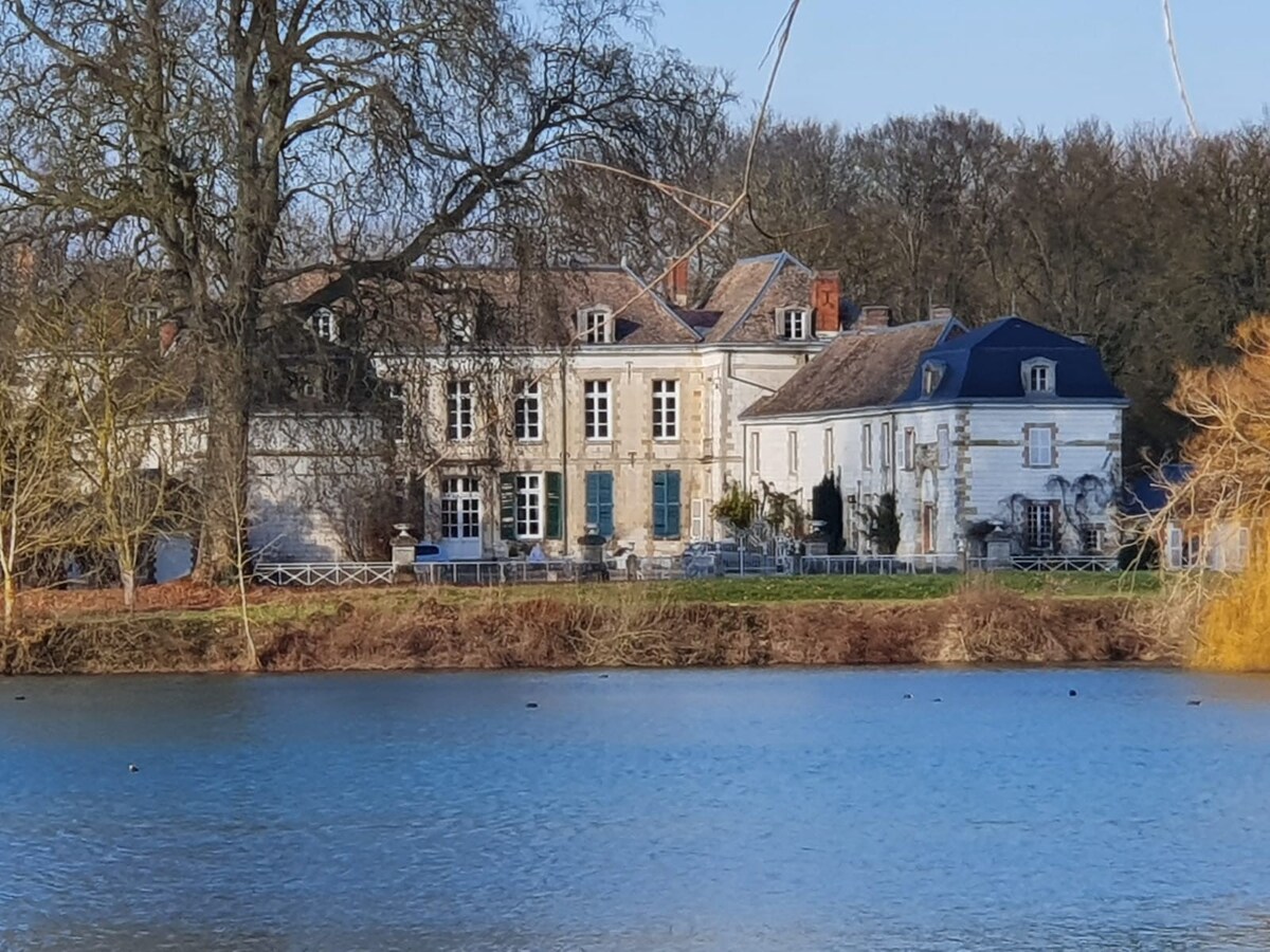 Chambres d'hôtes au Château de Juvigny : " Amélie"