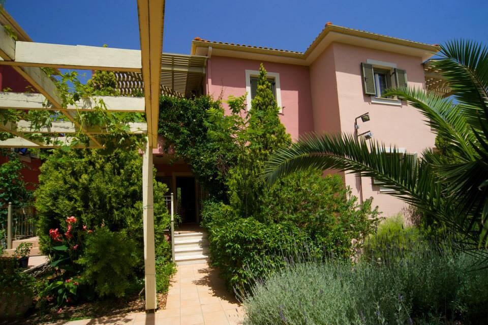 Stamoulis Villas (villa Dioni)