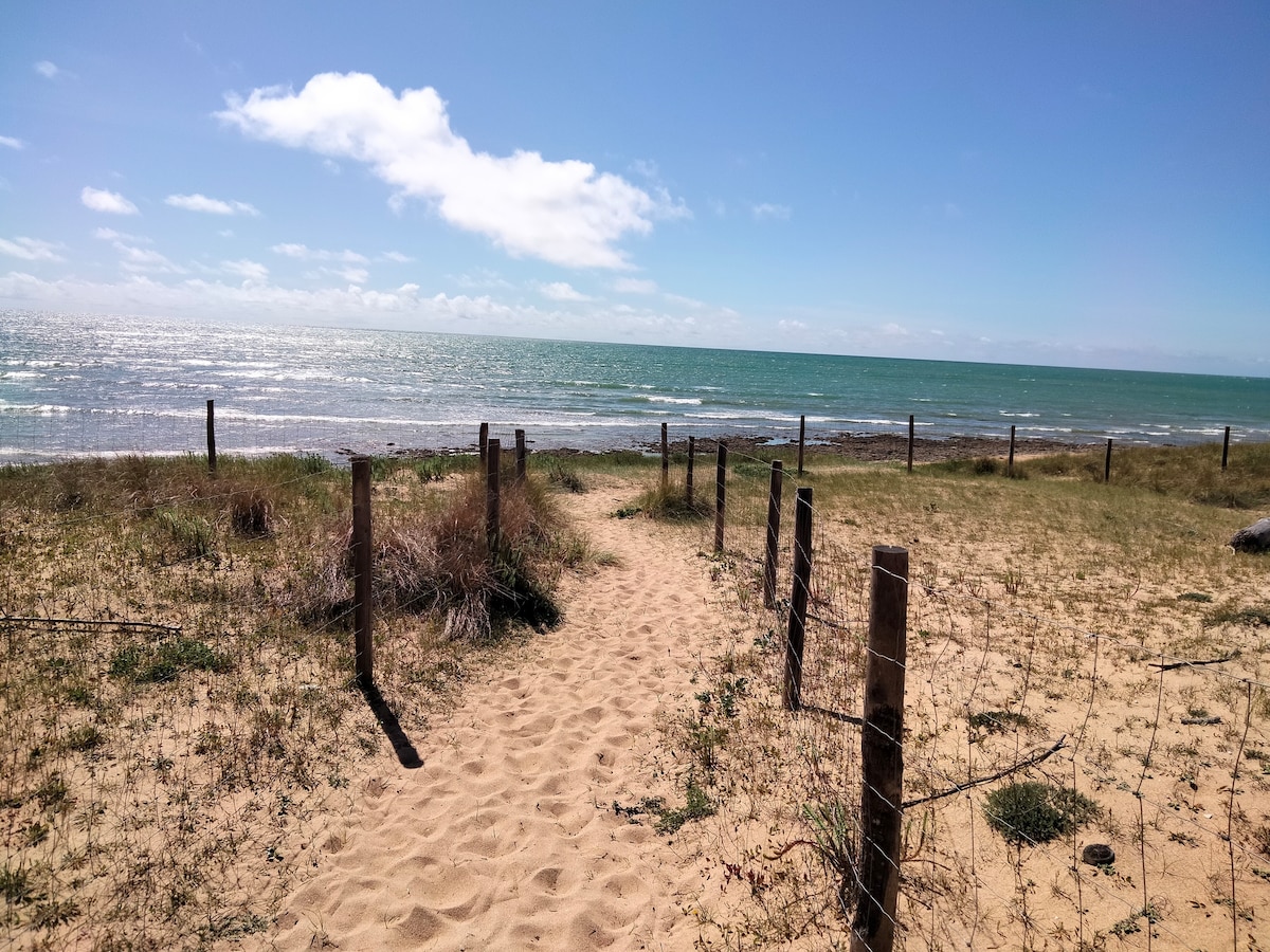 T3 avec jardin, piscine et accès direct à la plage