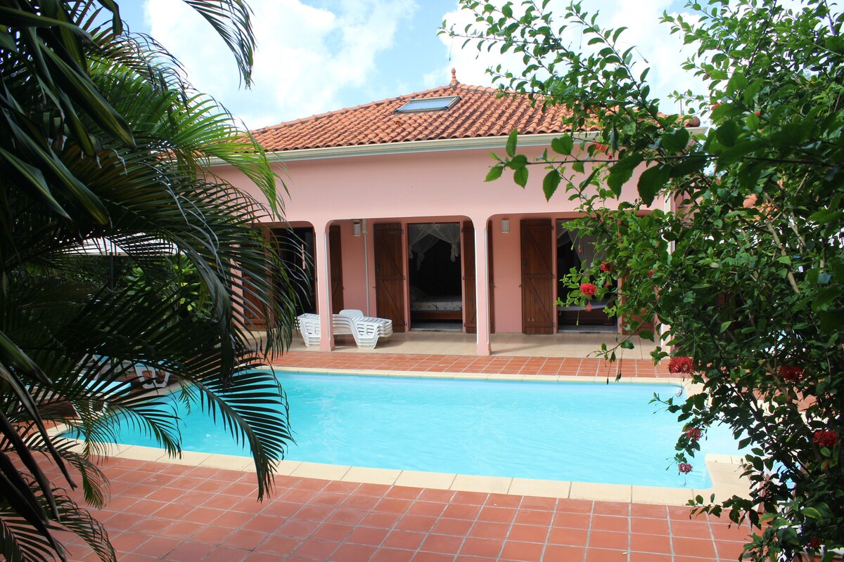 Villa for 8 ppl. with swimming-pool and jacuzzi