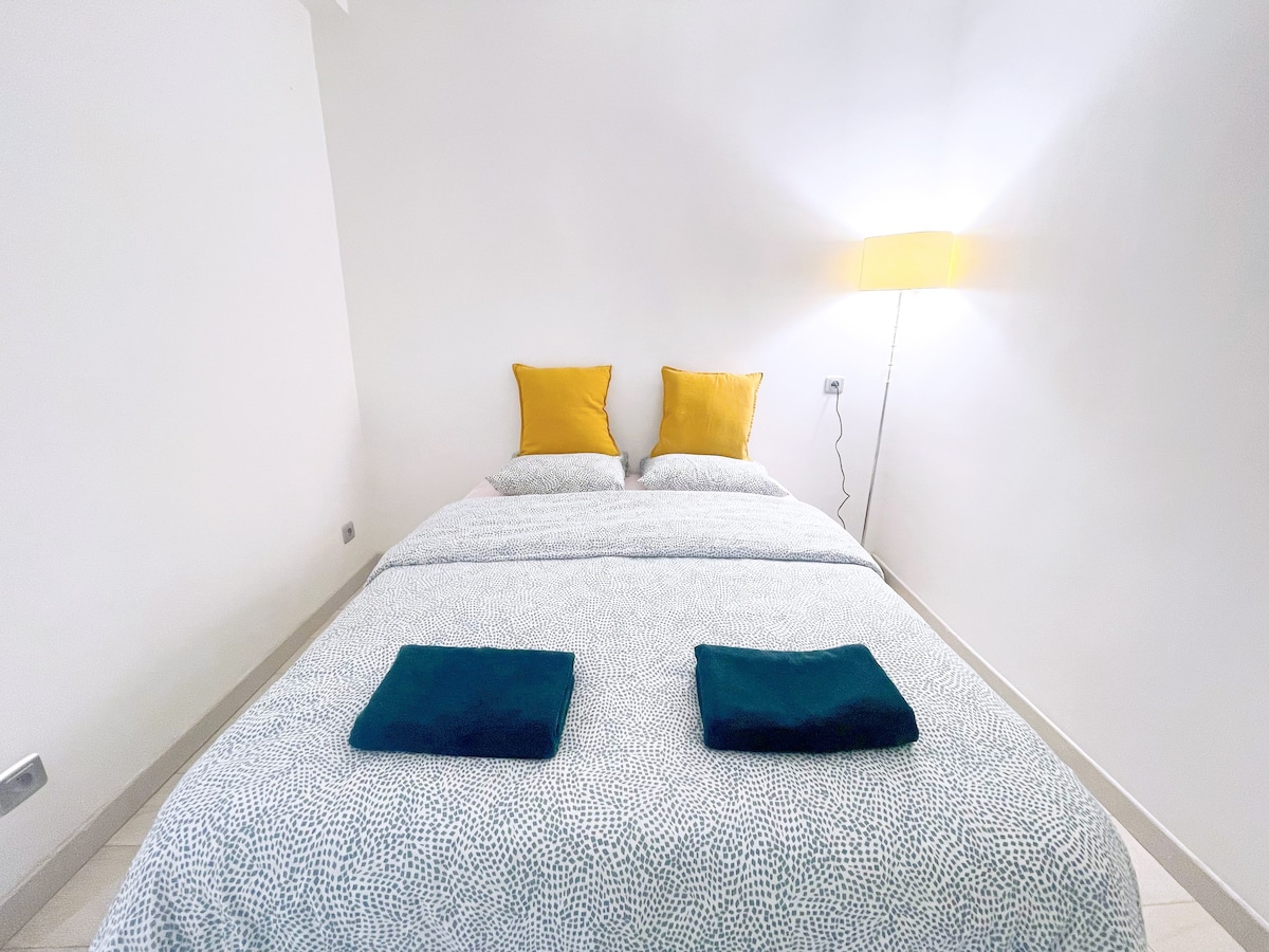 Quiet apartment center Paris + 5G WiFI