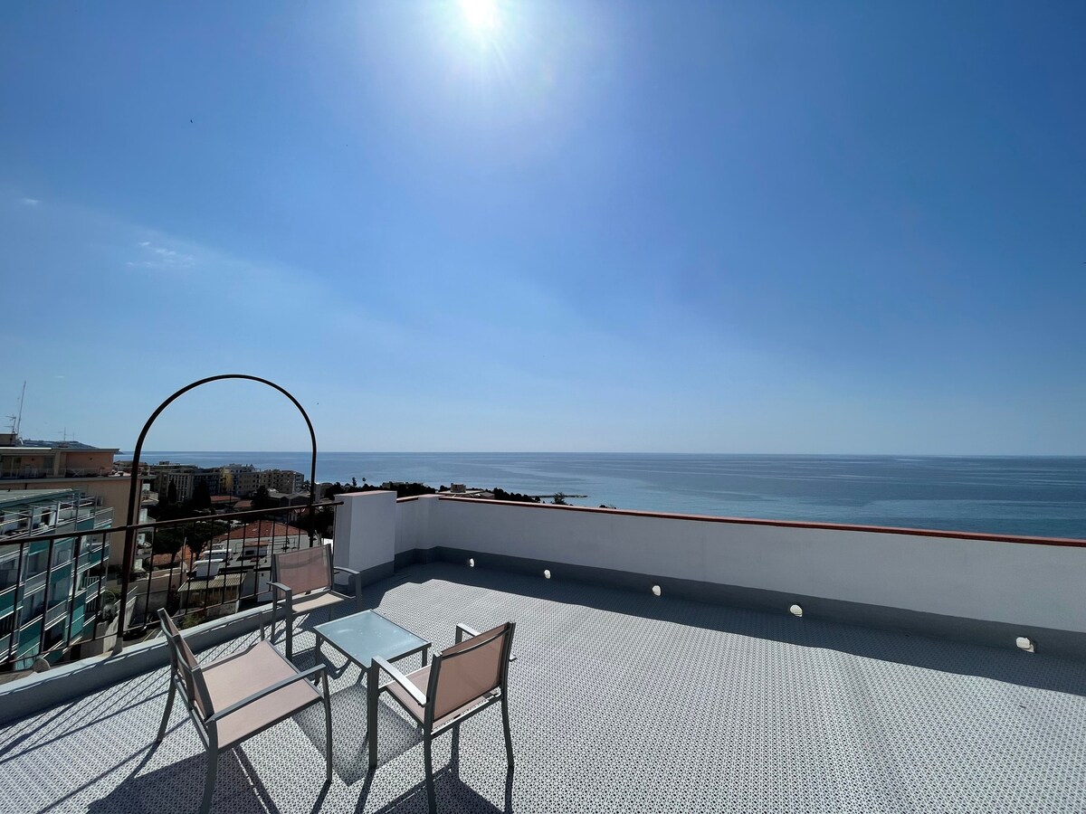 Luxury Penthouse Poseidon Suite - Sanremo