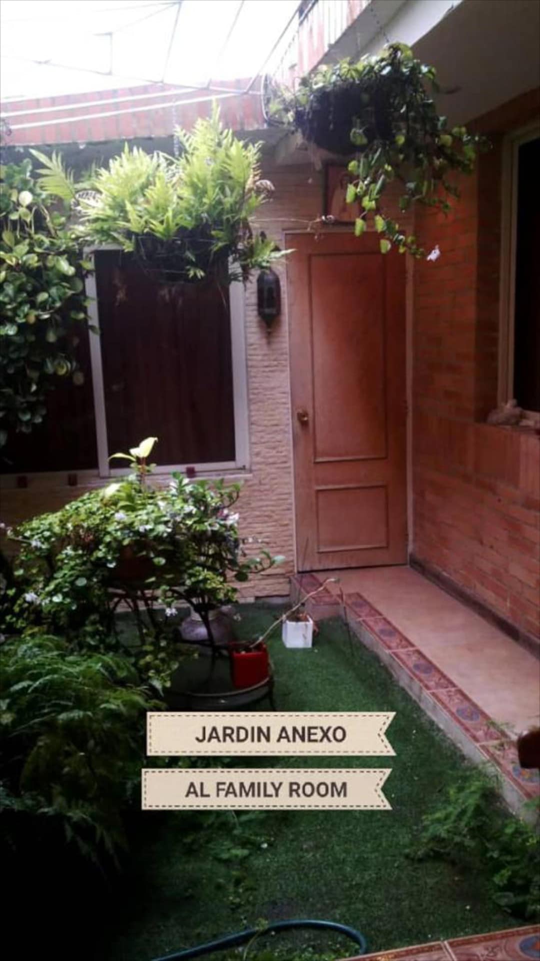 hermoso apto estilo indu , dos jardines internos .