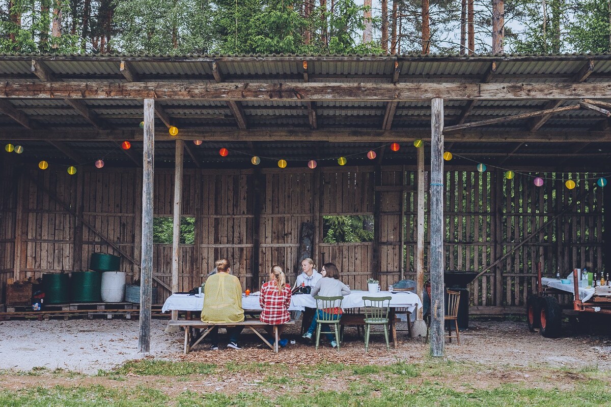 Oddis Öga -森林中的设计小木屋！