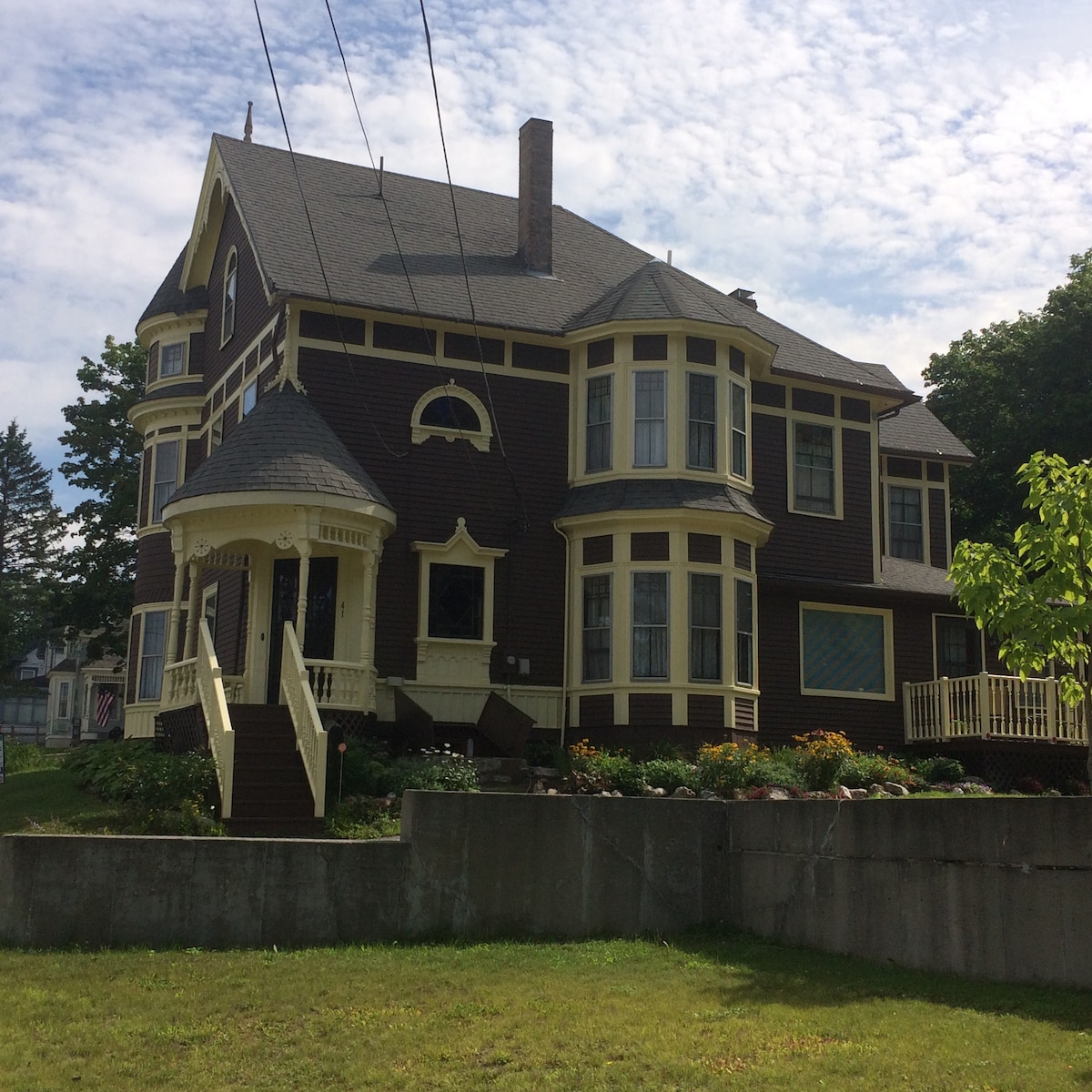 Bill Narkiewicz 's Grand Victorian, North Rm. King