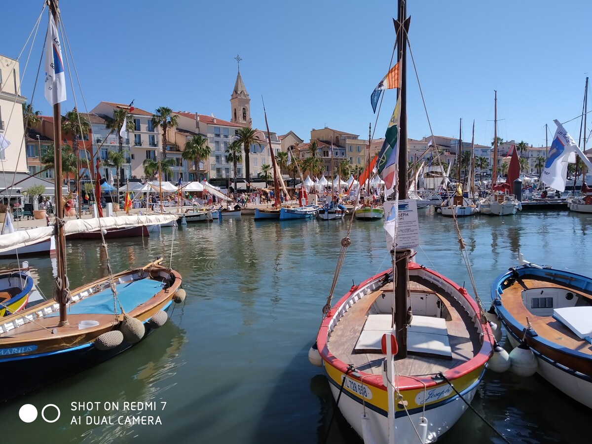 Sanary 50m du port, neuf et climatisé