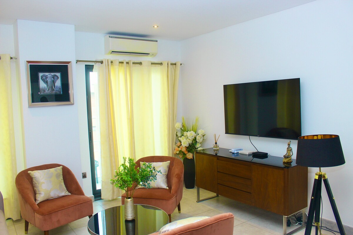 East Legon 1 Bed Cozy Apt+gym+pool view+rooftop