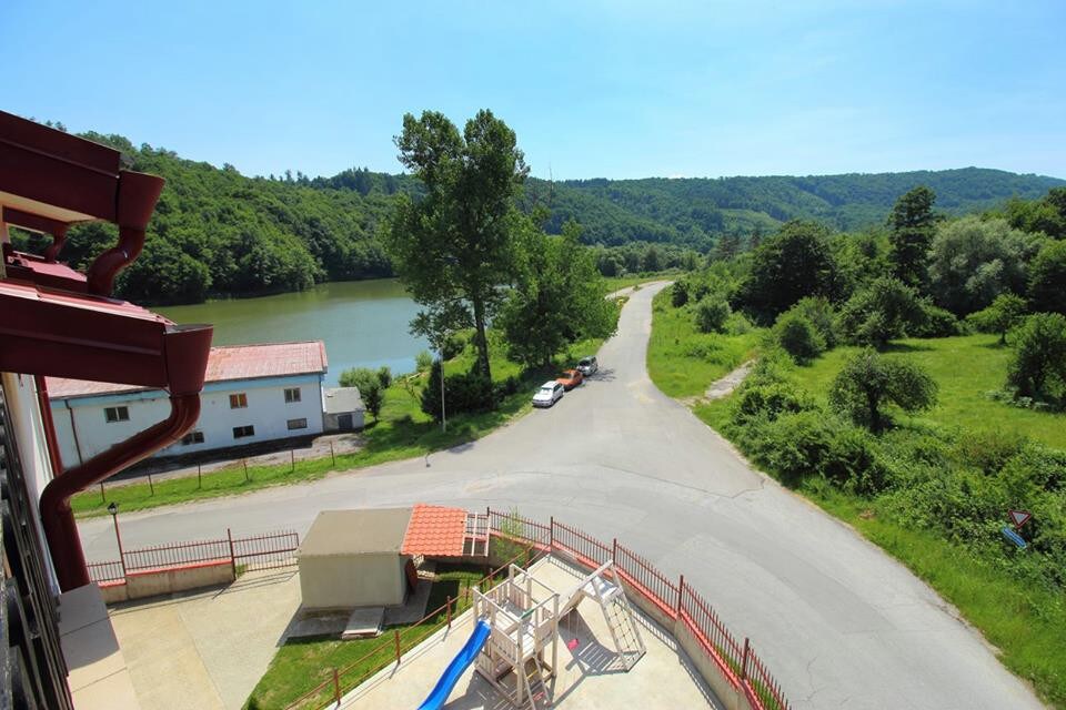 Tryavna Lake Apartment