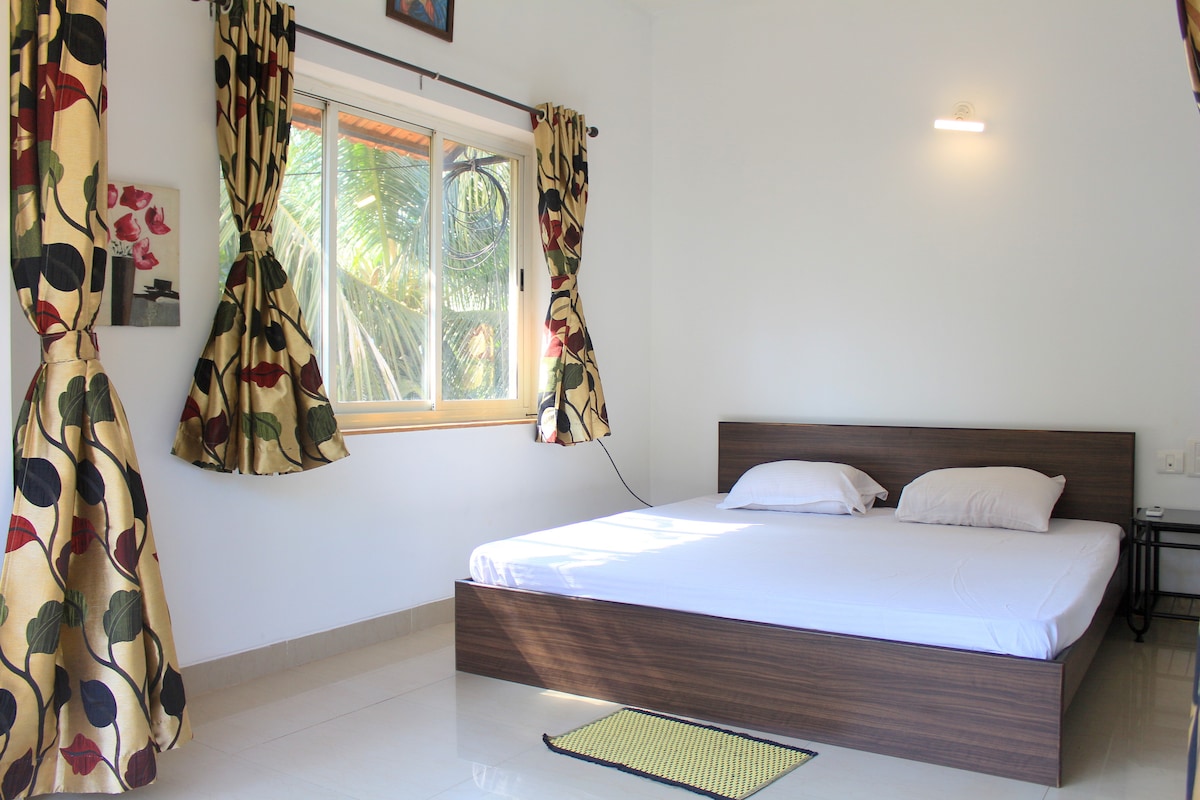 Fabulous 1BHK - 12 Min Drive To Baga Beach