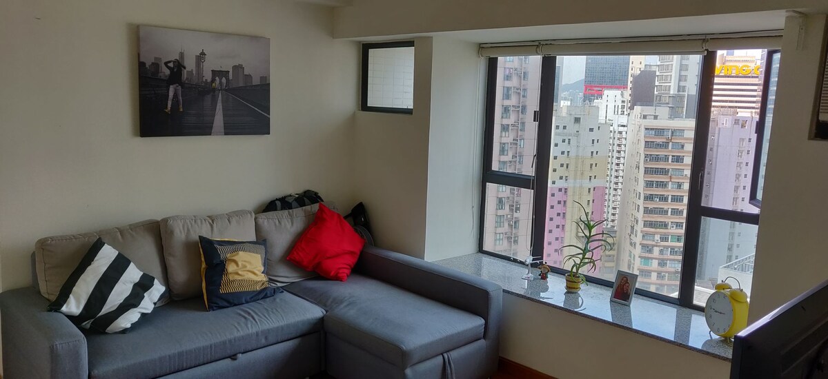 Nice and bright flat in Central Hong Kong (SOHO)