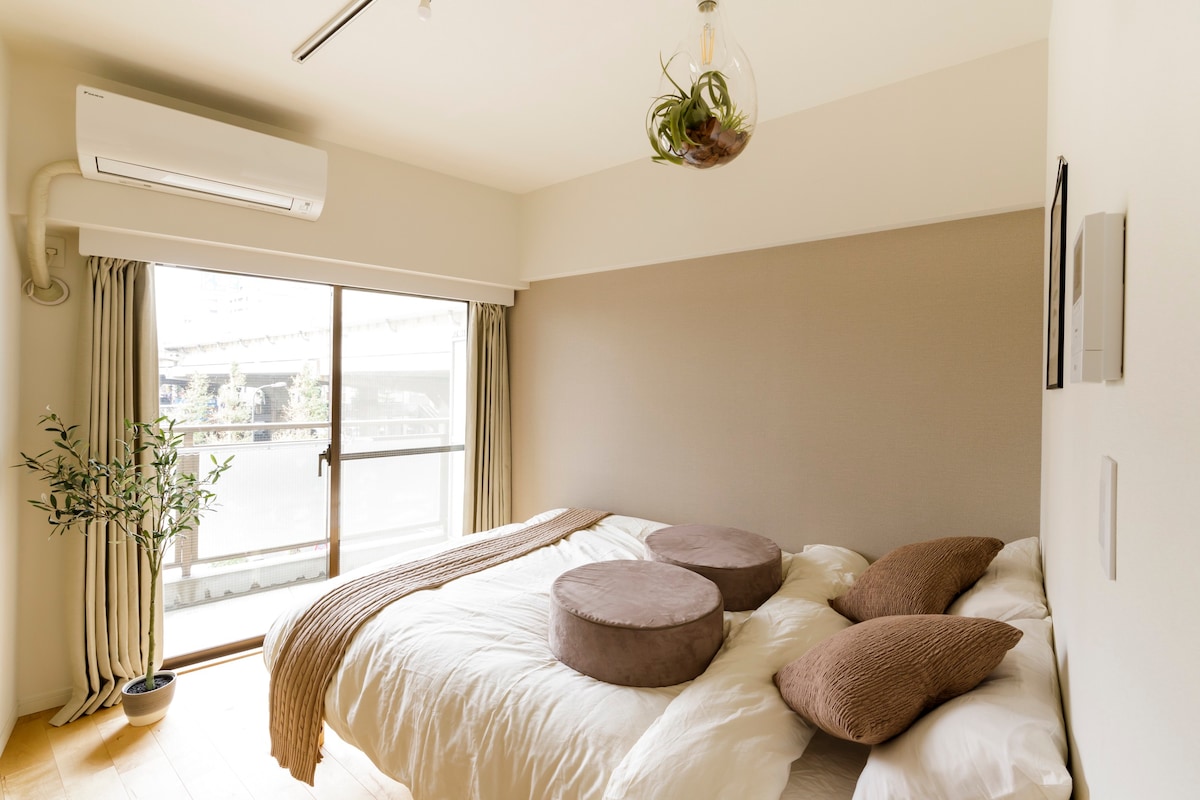 舒适、简单的10号公寓，距新宿2站路（ # 10 ）