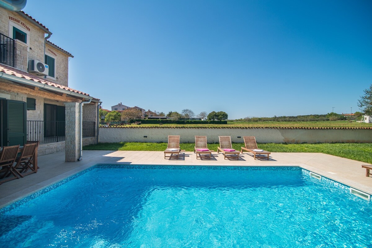 Villa Pomer with a Private Swimming Pool Near the