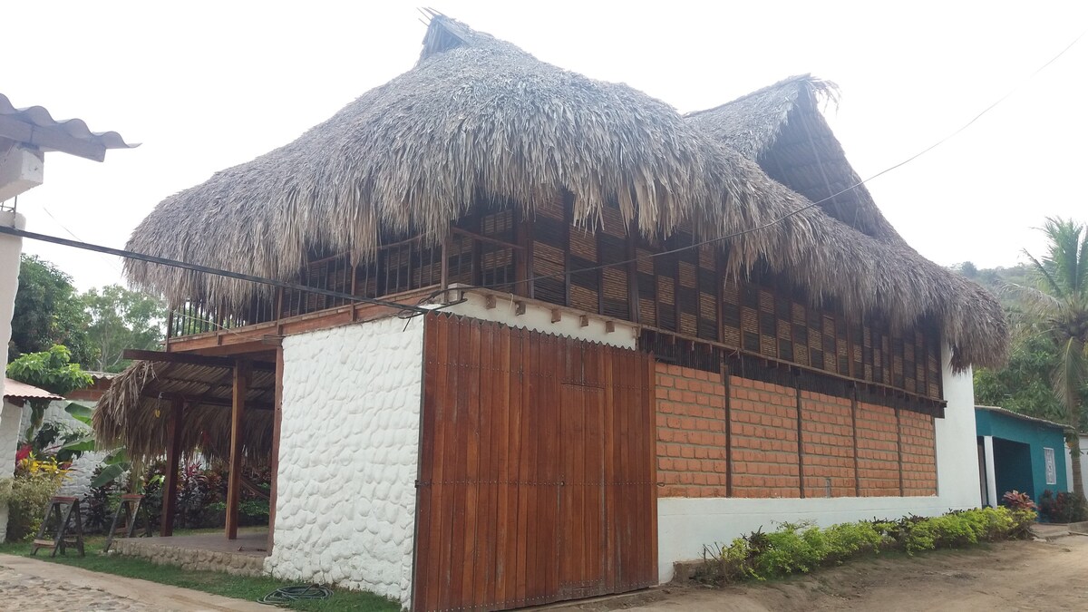 Casa cerca al Río Palomino