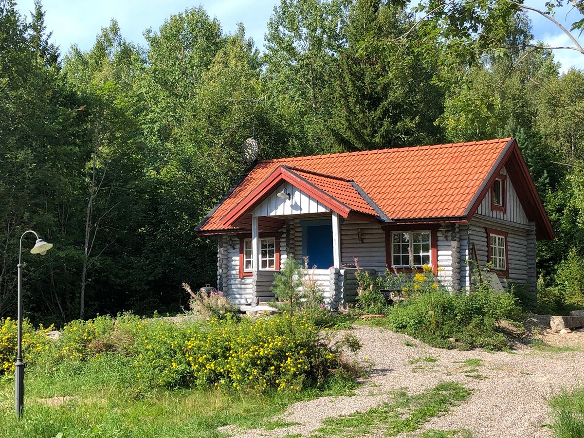 毗邻荒野的Bäckstugan。