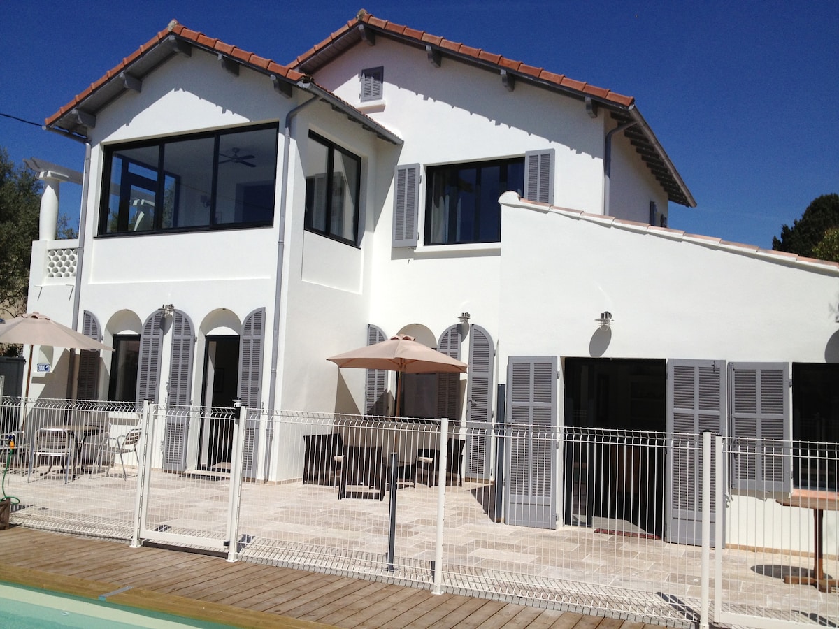 petite maison climatisée au calme avec piscine