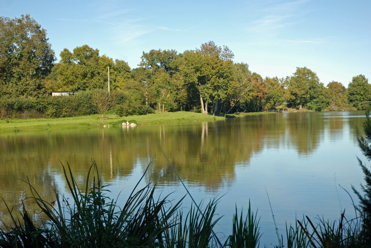 Roulotte avec SPA et pêche sur étang.